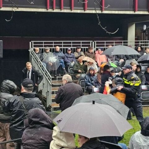 Demonstranten verstoren herdenking bombardement Nijmegen, negen arrestaties verricht