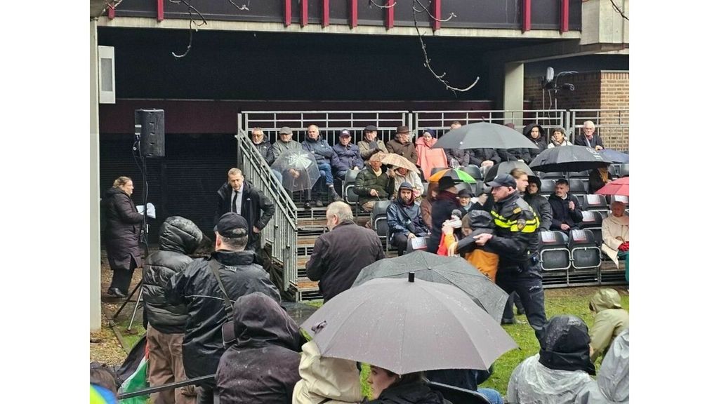 Demonstranten verstoren herdenking bombardement Nijmegen, negen arrestaties verricht