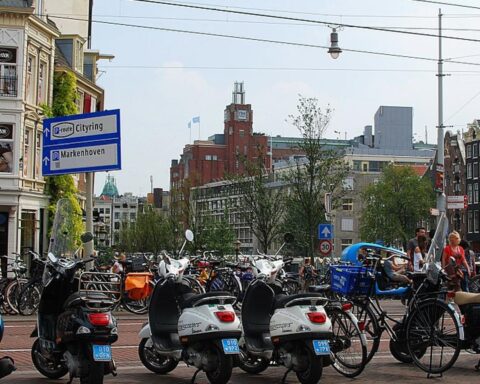 Diefstal van scooters en snorfietsen in Nederland daalt naar laagste niveau in 13 jaar, steden blijven risicogebied