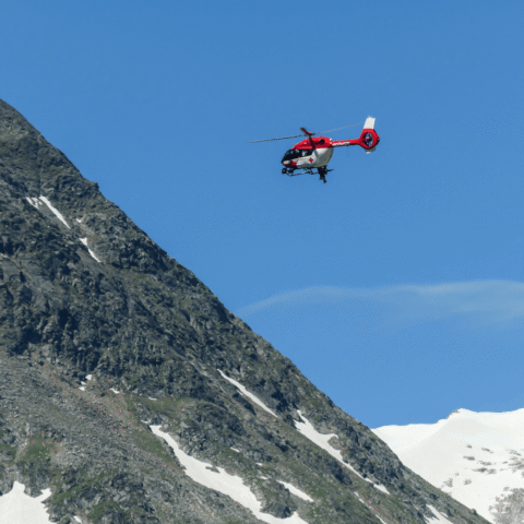 Drie Nederlanders getroffen door lawine in Tirol; 71-jarige man overleden