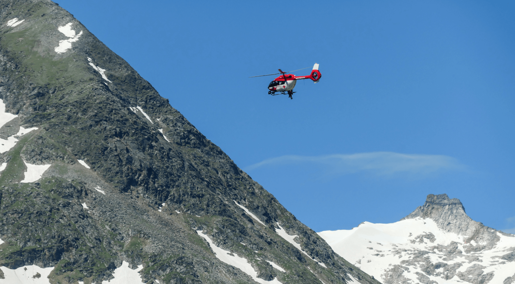 Drie Nederlanders getroffen door lawine in Tirol; 71-jarige man overleden