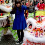 Duizenden deelnemers aan drakenparade in Den Haag ter gelegenheid van Chinees Nieuwjaar