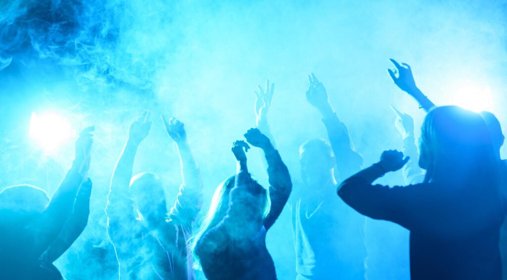 Evacuatie tijdens dans evenement in Rotterdam na melding van irriterende stof