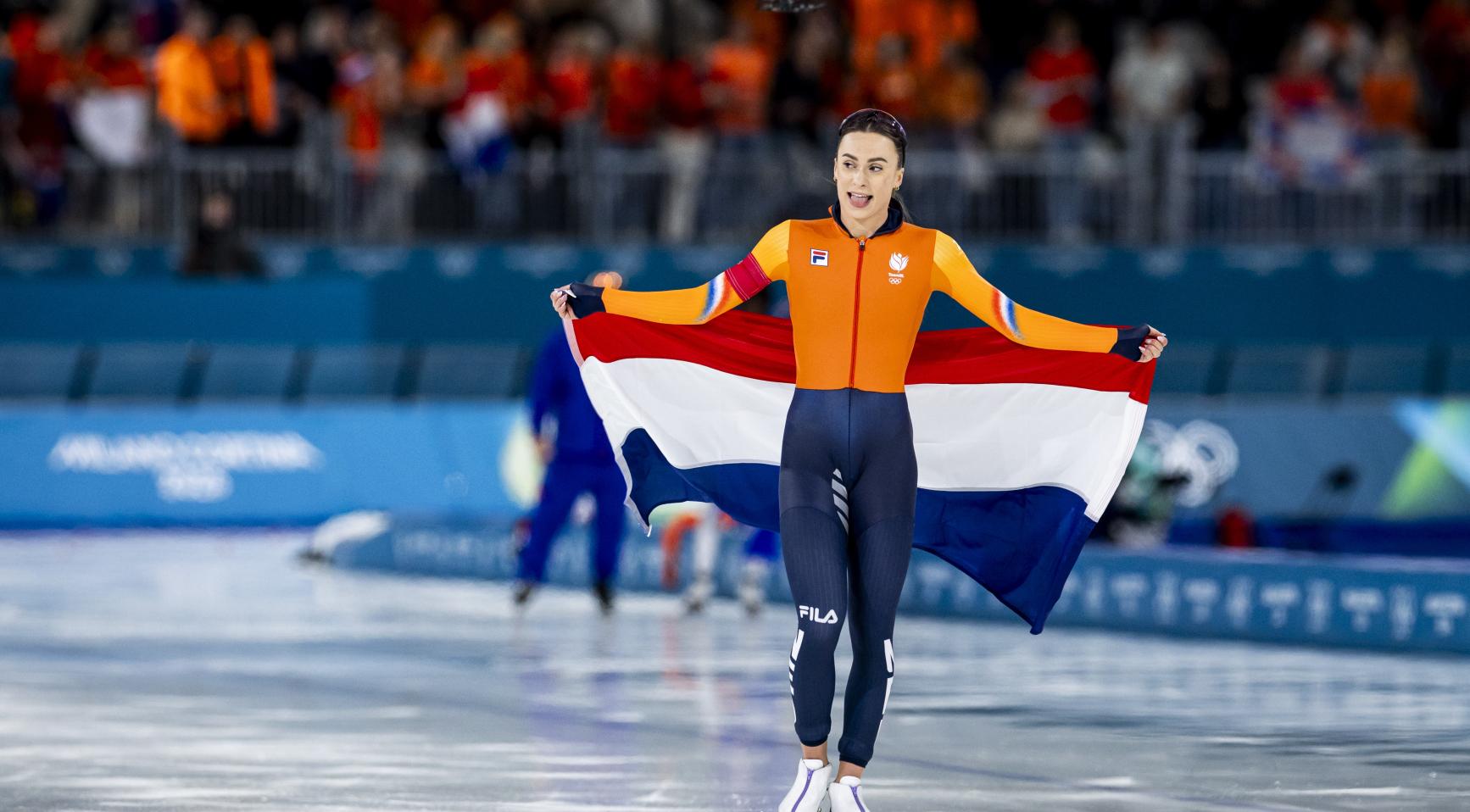 Femke Kok schrijft geschiedenis met Olympisch goud op de 500 meter in recordtijd