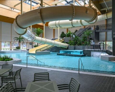 Glijbaan in zwembad De Watergeus in Zoetermeer tijdelijk gesloten na meerdere incidenten