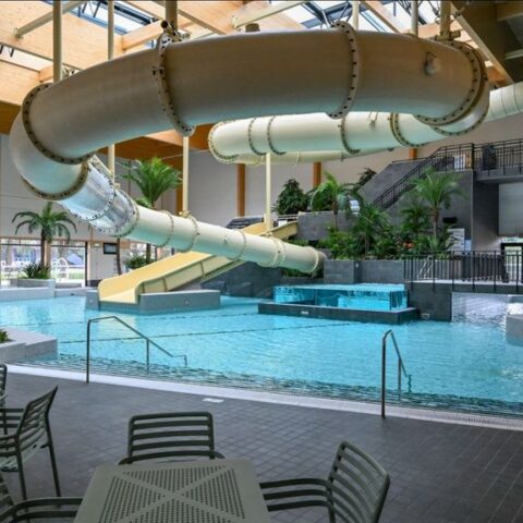 Glijbaan in zwembad De Watergeus in Zoetermeer tijdelijk gesloten na meerdere incidenten