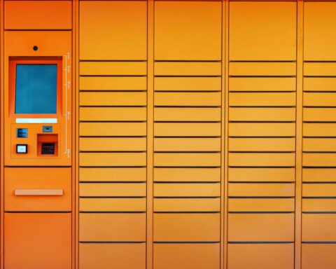 Grote Nederlandse steden werken aan oplossing voor toenemend aantal pakketkluizen