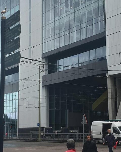 Honderden Nederlanders vragen ministerie van Buitenlandse Zaken om hulp bij vertrek uit regio na aanvallen van Iran