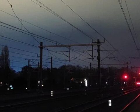 Honderden passagiers op trein bij Utrecht ontsnappen aan ontsporing; evacuatie voor gepland