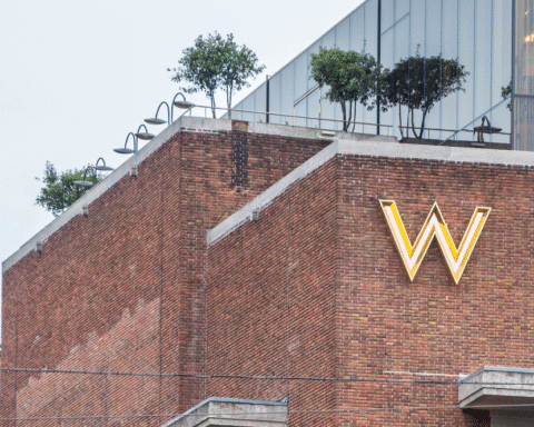 Hotel W in Amsterdam betaalt al drie jaar geen huur, ontruiming dreigt door € 23,4 mln achterstand