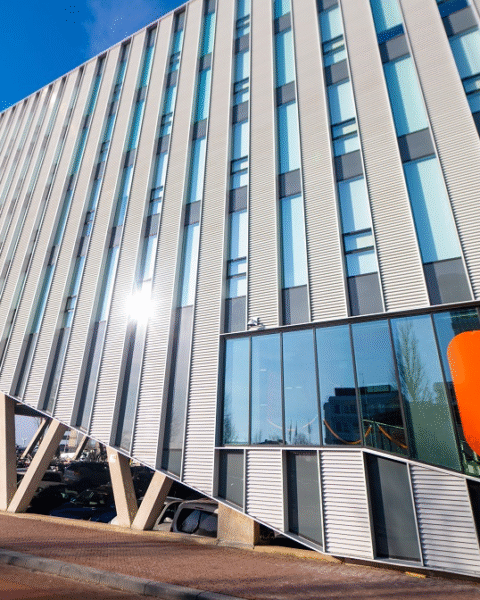 ING opent nieuw duurzaam kantoor Hazel in Leeuwarden met burgemeester aanwezig