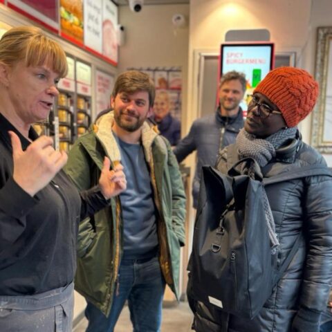 Intensieve Nederlandse cursus gekoppeld aan culinaire rondleiding door Amsterdam verbetert taalvaardigheden in 14 dagen