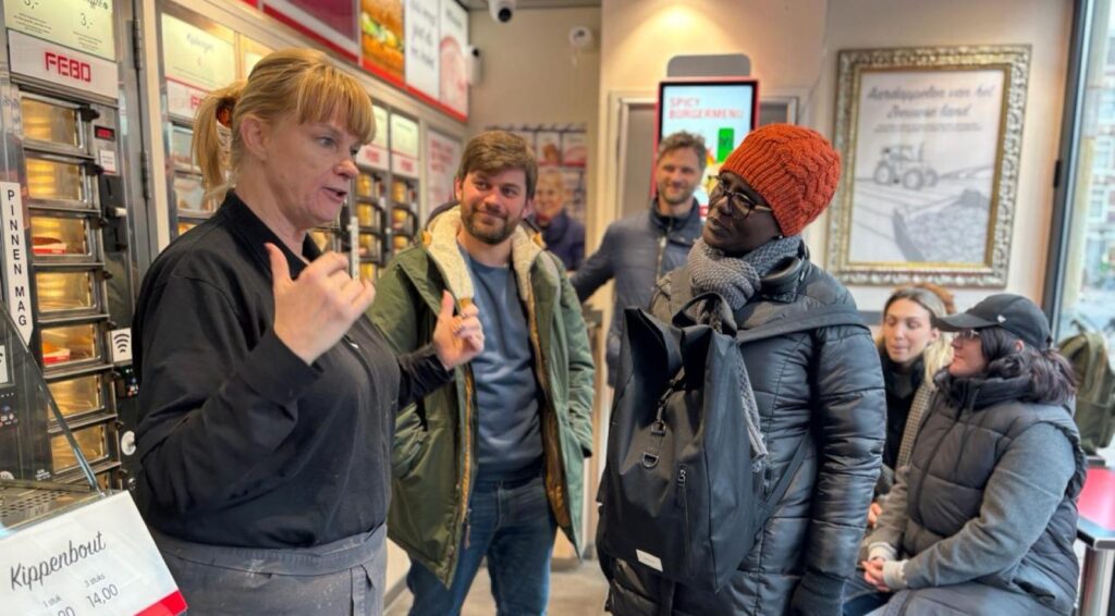 Intensive cursus Nederlands met Amsterdamse foodtour helpt studenten binnen 14 dagen te converseren