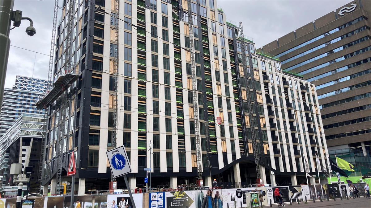 Investerende partijen op woningmarkt: kritiek op coalitieambities en financieel tekort