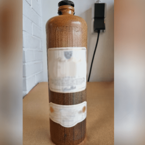 Jeneverfles bevat amfetamine-olie, twee doden; politie zoekt getuigen