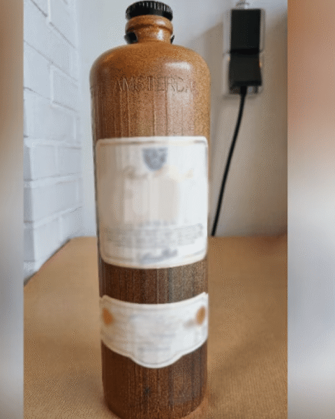 Jeneverfles bevat amfetamine-olie, twee doden; politie zoekt getuigen