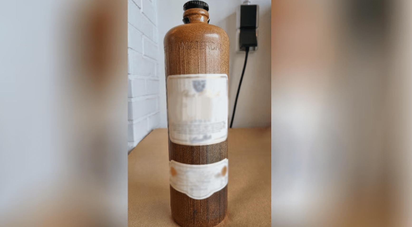 Jeneverfles bevat amfetamine-olie, twee doden; politie zoekt getuigen