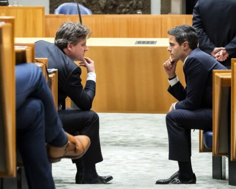 Jetten zoekt naar ministers, coalitieakkoord blijft staan na kritisch debat