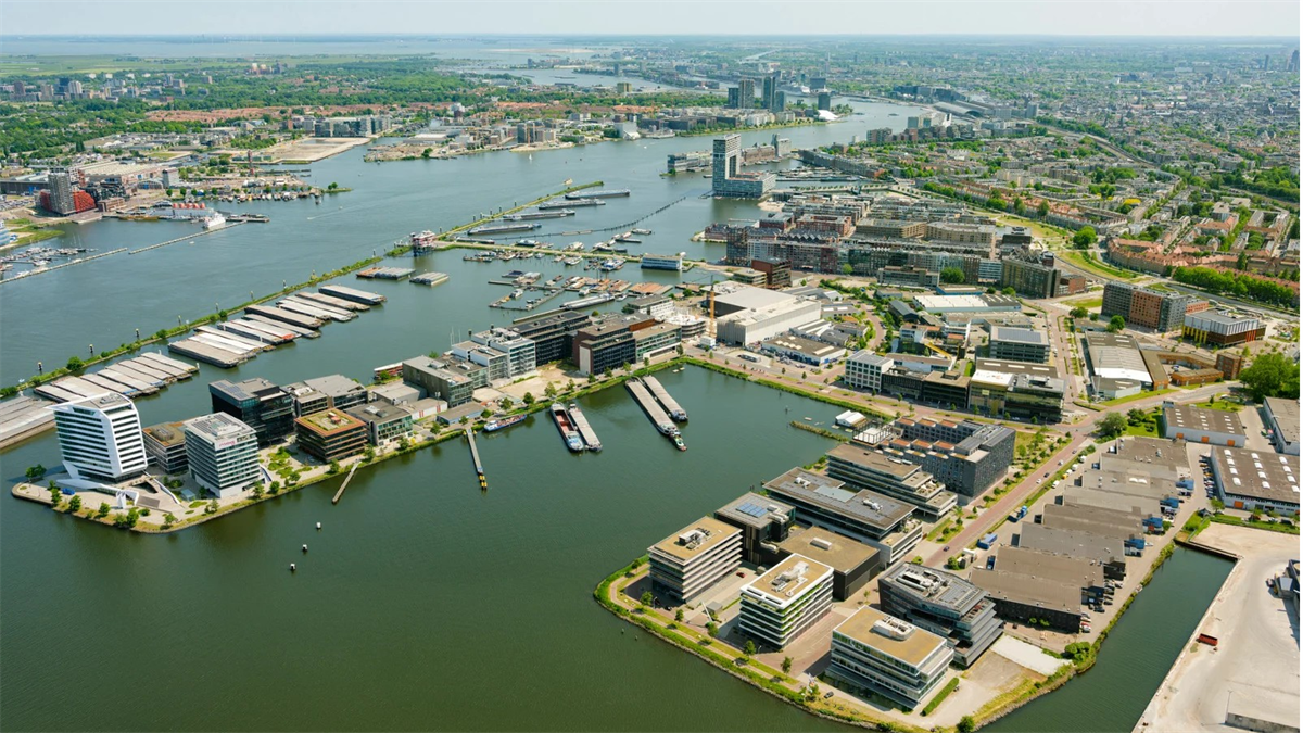 JLL: investeerders blijven vertrouwen houden in Amsterdamse kantorenmarkt ondanks stijgende leegstand