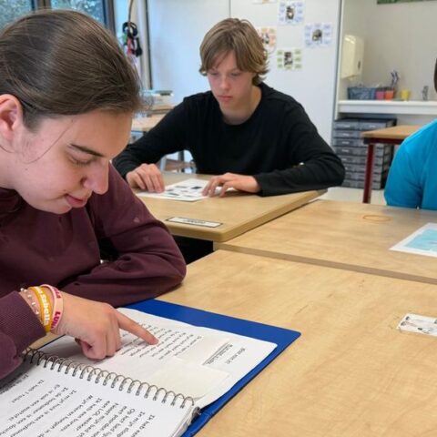Kamer vraagt om verbetering van lesmateriaal voor speciaal onderwijs, extra financiering blijft moeilijk
