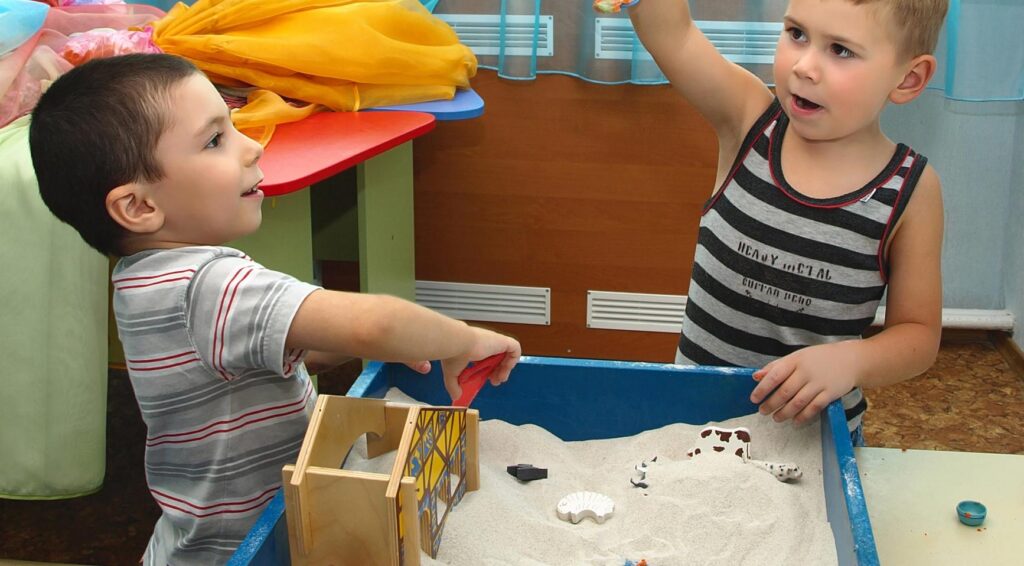 Kinderdagverblijven gewaarschuwd om speelzand te vermijden wegens mogelijk asbest