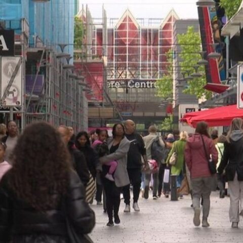 Kritiek op samenscholingsverbod in Almere: 'idiote maatregel', zeggen deskundigen