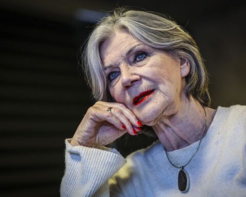 Lenny Kuhr (75) stopt met optreden en verhuist naar Israël om veiligheidsredenen