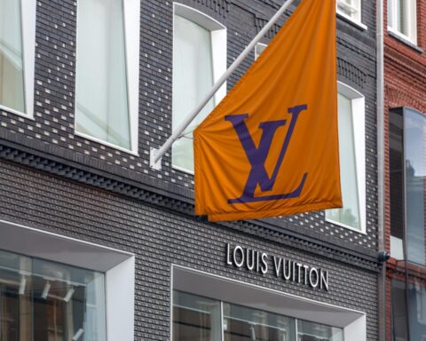 Louis Vuitton оштрафован на €500,000 за отмывание денег в Нидерландах
