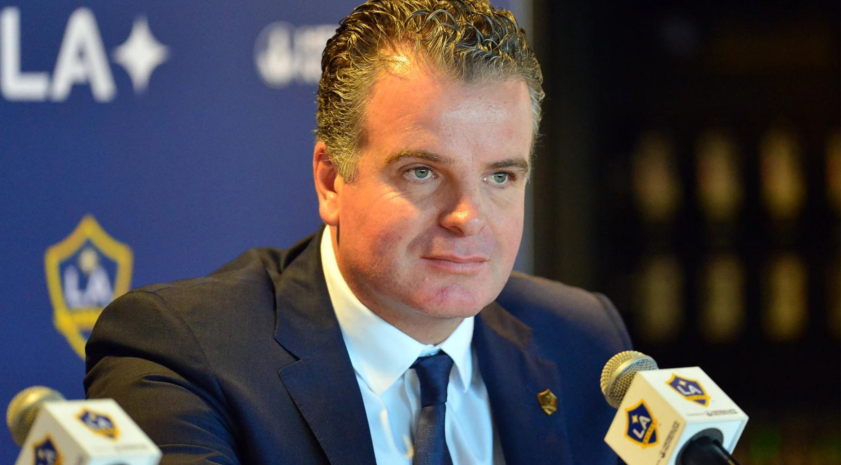 Man aangehouden voor het delen van het telefoonnummer van Feyenoord-directeur te Kloese te midden van dreigementen