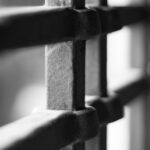 Man krijgt zes jaar gevangenisstraf na fatale zelfschieting tiener in schooltoilet