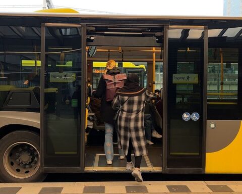 Man mishandelt buschauffeur in Bunschoten na verzoek om taxi-service