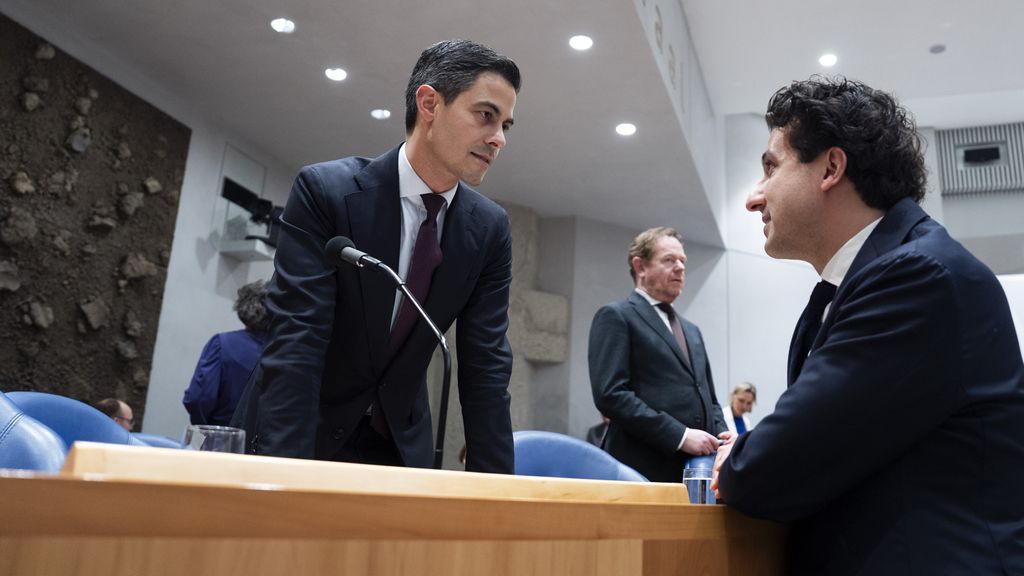 Minderheidskabinet start werkzaamheden terwijl debat uitdagingen onthult