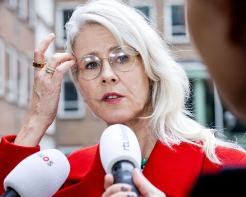 Minister Keijzer weigert asielopvangcijfers te delen ondanks wettelijke verplichting