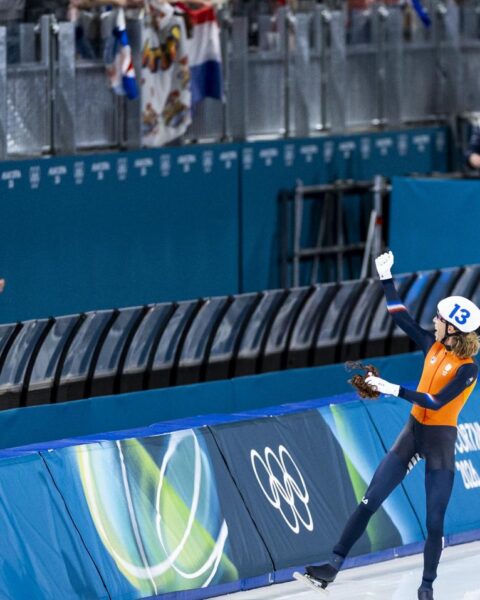 Nederland vestigt recordaantal gouden medailles op Olympische Winterspelen met overwinningen van Bergsma en Groenewoud in Milaan