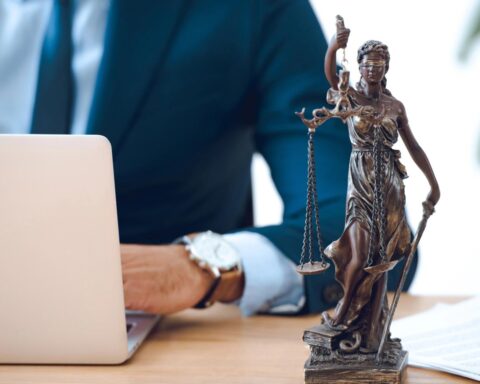 Nederlandse advocaten krijgen waarschuwingen voor het citeren van niet-bestaande zaken met ChatGPT