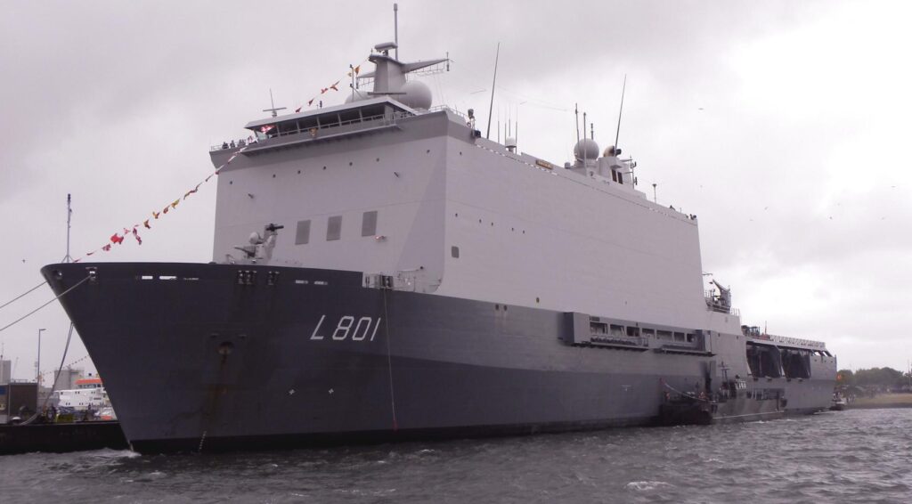 Nederlandse oorlogsschip onderweg naar Noorwegen voor NAVO-oefening in de Arctic