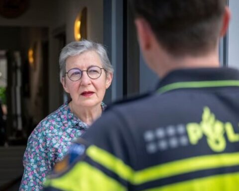 Nederlandse ouderen blijven hoofddoelwit van 13.000 nep politie-oplichting in 2025