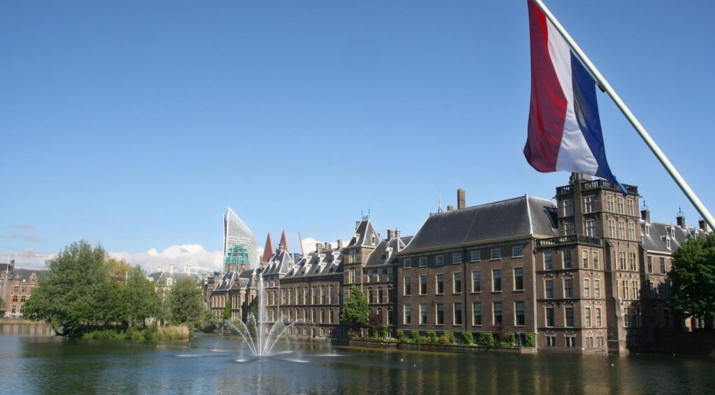 Nederlandse parlementsleden normaliseren gebruik van discriminerende taal online