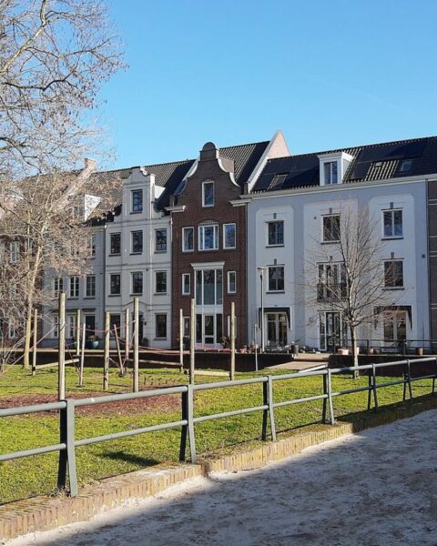 Nederlandse woningmarkt bereikt recordhoogte van 75.000 verkopen in Q4 terwijl overbiedingen afnemen