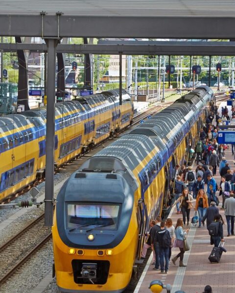 NS waarschuwt voor meer treinvertragingen en drukte dit weekend door onderhoud