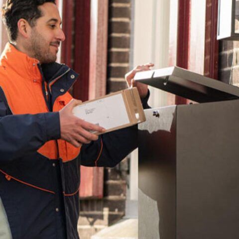 PostNL сокращает 2,000–3,000 вакансий почтальонов из-за увеличения сроков доставки