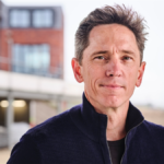 Rijksbouwmeester pleit voor woningsplitsing in plaats van nieuwbouw voor snelle woonoplossingen