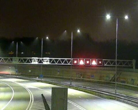 Rottemerentunnel op A16 Rotterdam afgesloten door technische storing in beide richtingen
