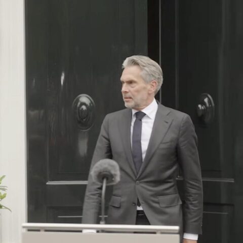 Schoof beoordeelt zijn premierschap op “tussen de 6 en 7” en noemt rol intensiever dan verwacht