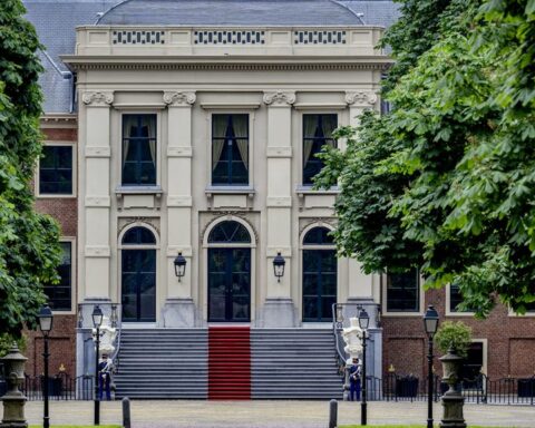 Start kabinet-Jetten: nieuwe ministers en officiële aankomst op het bordes