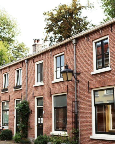 Think tank: Snijd belastingvoordelen, verhoog huren voor sociale huurwoningen met hoge inkomens om tekort te verlichten