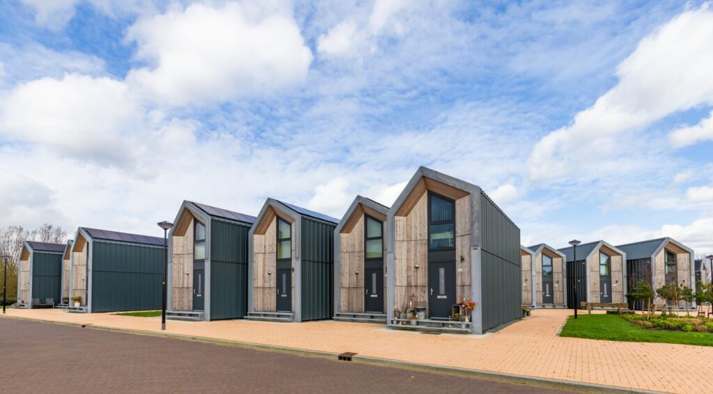 Tilburgse man overlijdt nadat tiny house op hem valt tijdens hijswerk