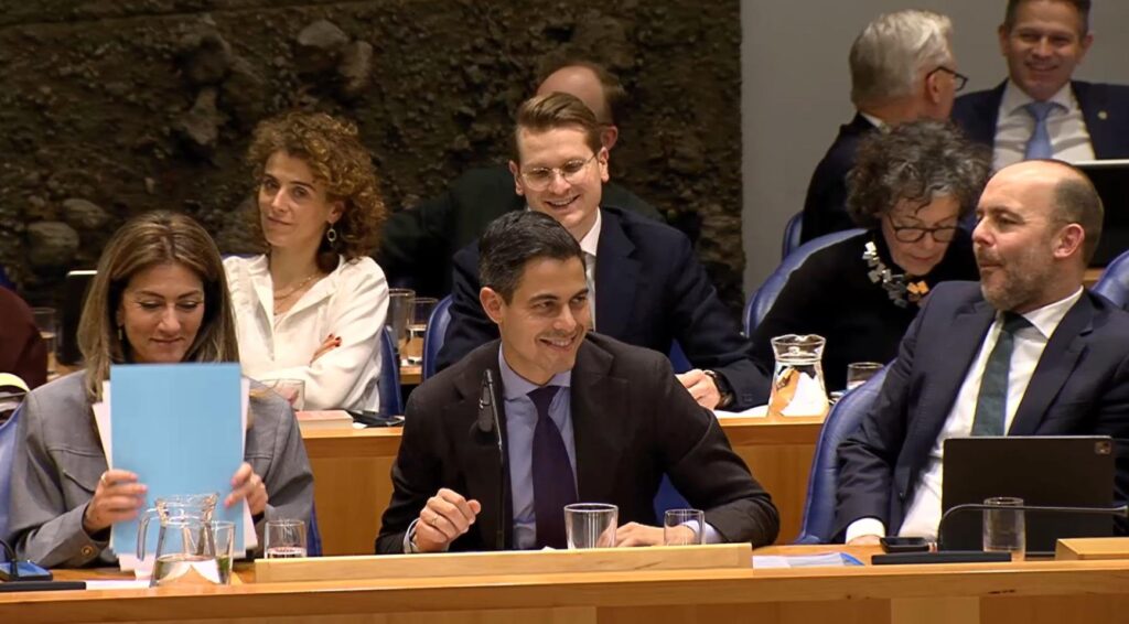 Tweede Kamer beveelt nieuwe regering om plannen voor verhoging pensioenleeftijd en armoedebestrijding te herzien