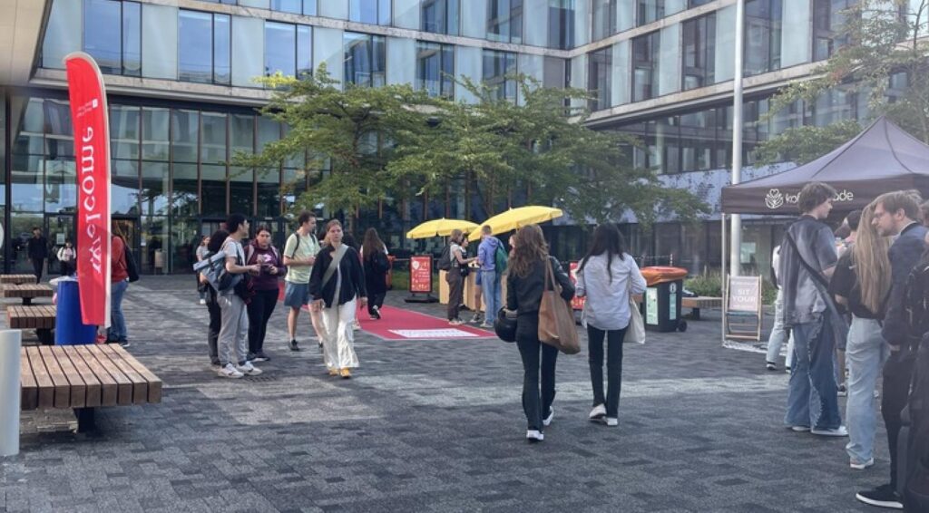 Universiteit van Amsterdam werft actief internationale studenten ondanks eerdere afspraken om te stoppen