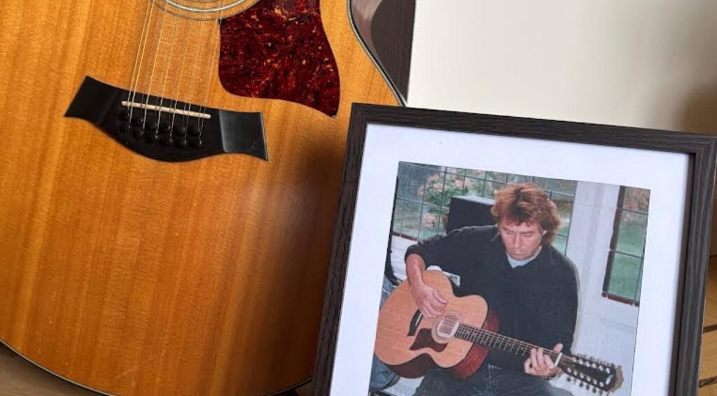 Veiling van gitaar van George Kooymans haalt meer dan €57.000 op voor ALS-organisatie